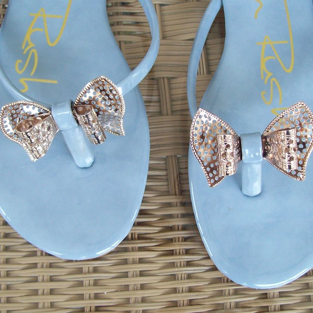 Modern Rush Women's Size 8 Flat Embellished Gold Metal Bow Sandals